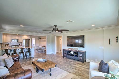Gilbert Escape With Fire Pit, Walk To Downtown!