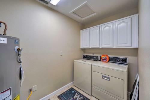 Dog-friendly Home With Deck On Pinetop Lakes Course!