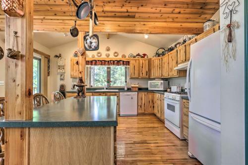 Rim Country Retreat With Multi-level Deck And View
