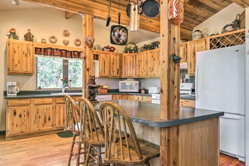 Rim Country Retreat With Multi-level Deck And View