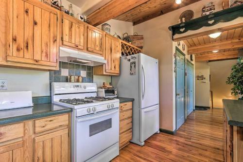 Rim Country Retreat With Multi-level Deck And View