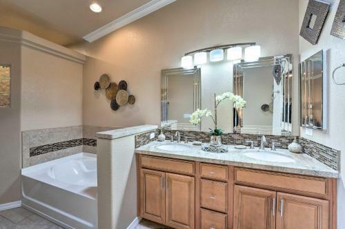Newly Updated Havasu Home, Less Than 2 Miles To Lake!