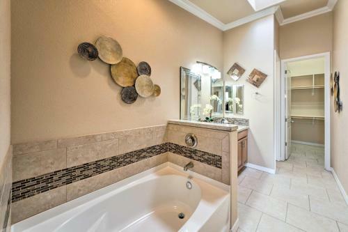 Newly Updated Havasu Home, Less Than 2 Miles To Lake!