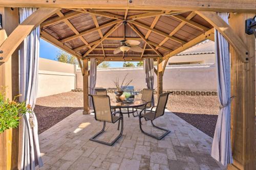 Newly Updated Havasu Home, Less Than 2 Miles To Lake!