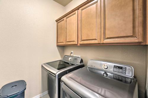 Newly Updated Havasu Home, Less Than 2 Miles To Lake!