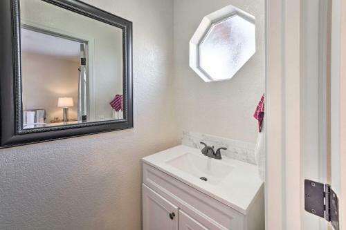 Cozy Oasis About 2 Mi To Lake, 2 Blocks To Dtwn!