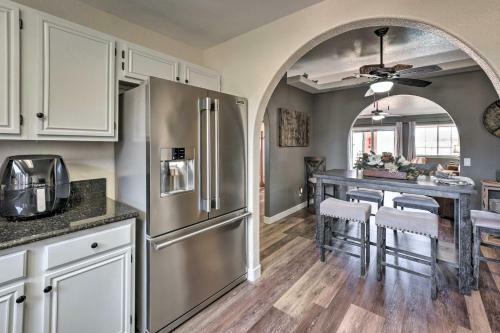 Cozy Oasis About 2 Mi To Lake, 2 Blocks To Dtwn!