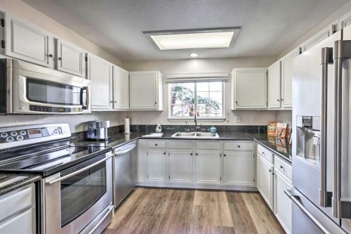 Cozy Oasis About 2 Mi To Lake, 2 Blocks To Dtwn!