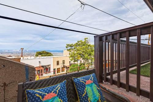 Jerome Copper Mountain - Downtown 3-unit Getaway Home