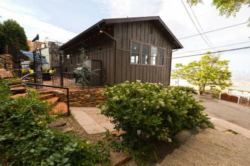 Jerome Copper Mountain - Downtown 3-unit Getaway Home