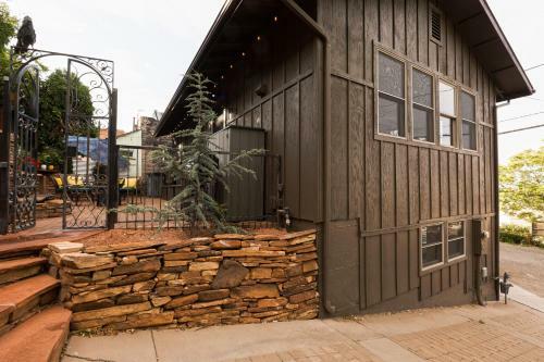 Jerome Copper Mountain - Downtown 3-unit Getaway Home
