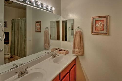 Spacious Maricopa House With Private Backyard And Grill