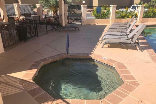 Townhome With Pool Access - 1 Mi To Crazy Horse!