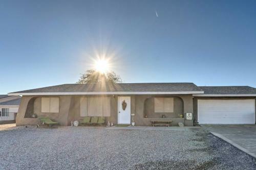 Cozy Home With Large Yard, 2 Mi To Lake Havasu!
