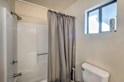 Cozy Home With Large Yard, 2 Mi To Lake Havasu!