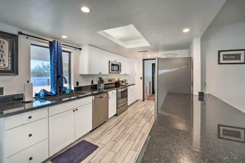 Cozy Home With Large Yard, 2 Mi To Lake Havasu!