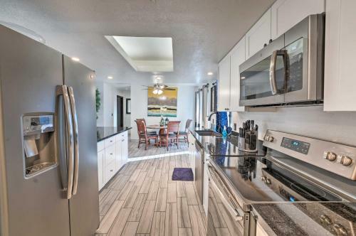 Cozy Home With Large Yard, 2 Mi To Lake Havasu!