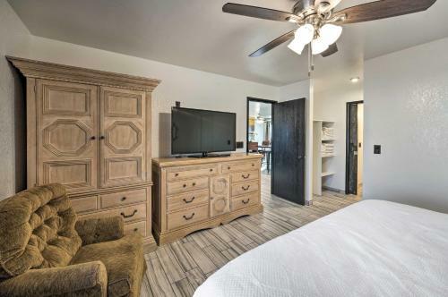 Cozy Home With Large Yard, 2 Mi To Lake Havasu!
