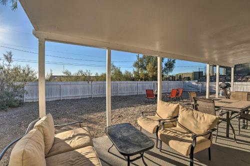 Cozy Home With Large Yard, 2 Mi To Lake Havasu!