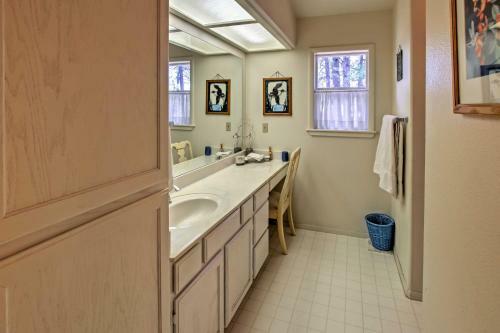 Munds Park Home With 3 Decks - Great Wooded Location