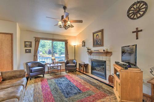 Munds Park Home With 3 Decks - Great Wooded Location
