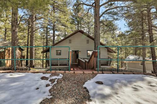 Flagstaff Cabin With Large Deck And Fenced Yard!