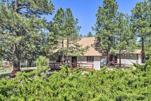 Modern Cabin In Coconino National Forest With Deck!