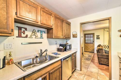 Modern Cabin In Coconino National Forest With Deck!