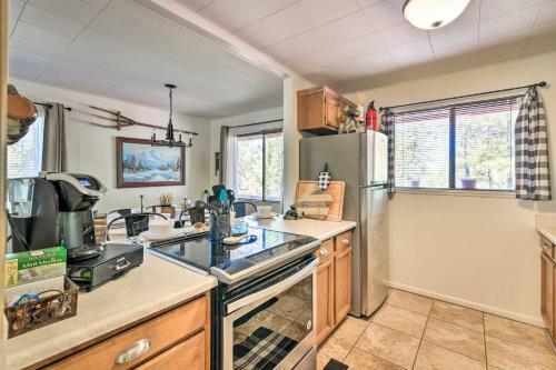 Modern Cabin In Coconino National Forest With Deck!