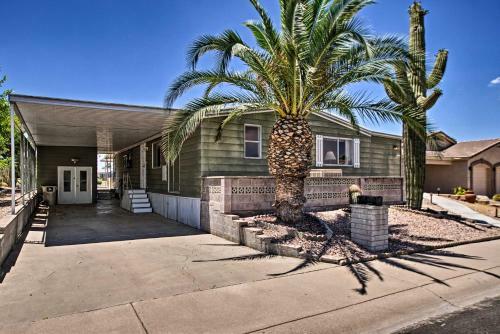 House With Golf Course View And Pool Access!