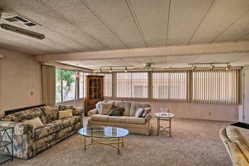 House With Golf Course View And Pool Access!