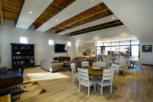 Monte Vista Canyon Villa 1 - Entire Home 55 Plus Community