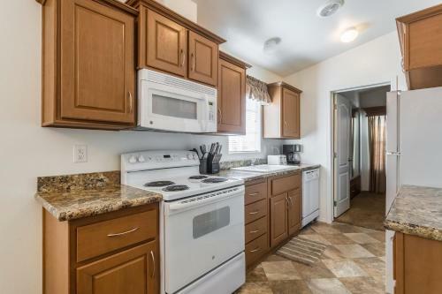 Monte Vista Canyon Villa 1 - Entire Home 55 Plus Community