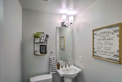 Stylish Mesa Townhome, 8 Mi To Usery Mtn Park