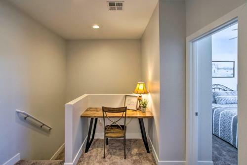 Stylish Mesa Townhome, 8 Mi To Usery Mtn Park