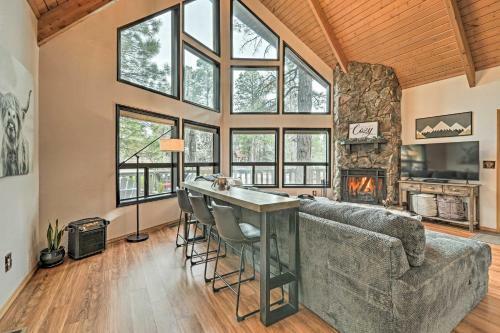 Animal Hill Retreat With Deck And Fire Pit!