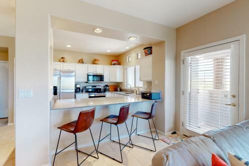 Catalina Mountain Views #212