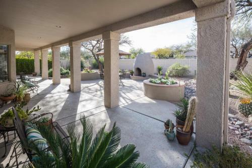 Oro Valley House With Outdoor Fireplace And Mtn Views!