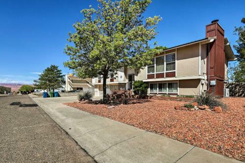 Page Home With Balcony And Yard, Walk To Rim View Trail