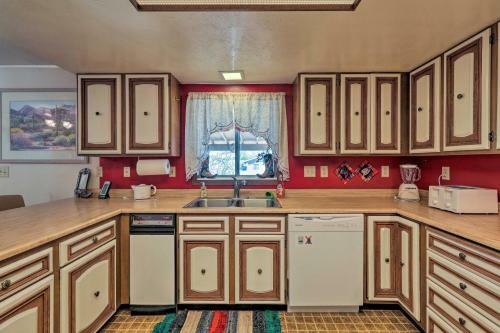 Page Home With Balcony And Yard, Walk To Rim View Trail
