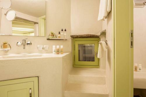 Crossroads Inn Traditional Lodging