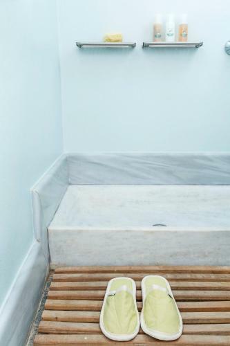 Crossroads Inn Traditional Lodging