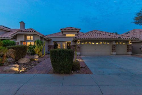 Grand Home With Private Pool On Foothills Golf Course