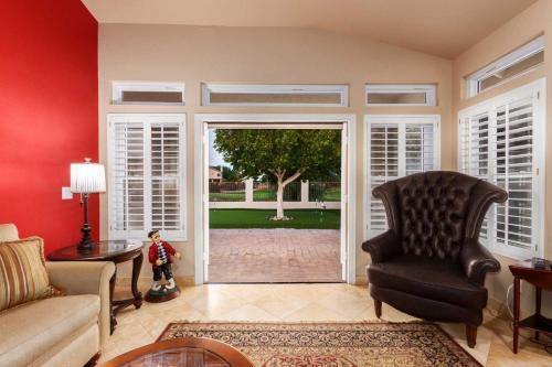 Grand Home With Private Pool On Foothills Golf Course