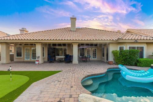 Grand Home With Private Pool On Foothills Golf Course