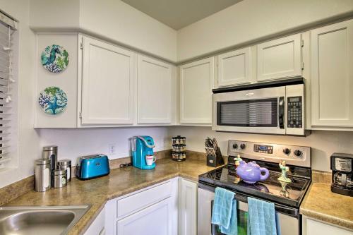 Apartamento Chic Condo With Pool About 3 Mi To Downtown Phoenix!