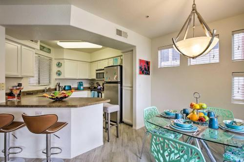 Apartamento Chic Condo With Pool About 3 Mi To Downtown Phoenix!