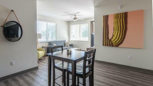 Apartamento Wanderjaunt - Chic Central Phoenix Apts
