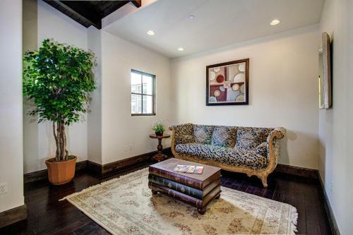 Scottsdale - 6303 N 33rd St