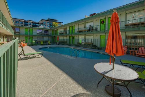 Wanderjaunt -- Classic Downtown Phoenix Apartments